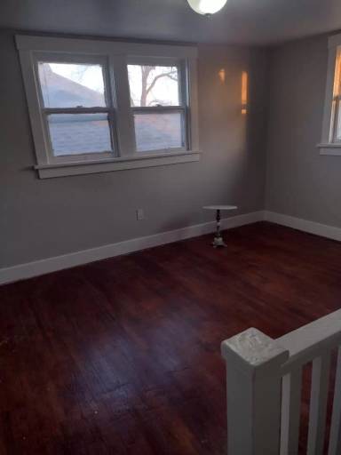 Main picture of 310 W 6th Ave