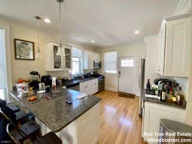 Main picture of 1 Larose Pl