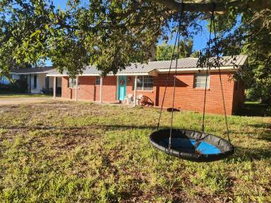 Main picture of 3258 West Ave