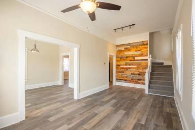 Main picture of 37735 Vine St