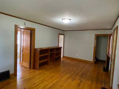 Main picture of 1340 L Ave NE