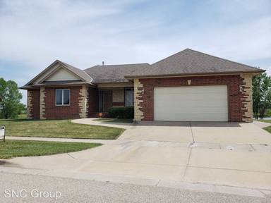 Main picture of 11705 E Crestwood St