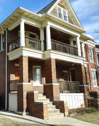 Main picture of 430 W Grand Blvd