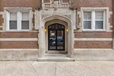 Main picture of 33 S Iowa Ave