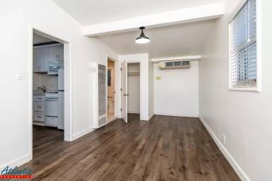 Main picture of 355-365 N Autumn St