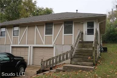 Main picture of 3725 NE 43rd Ter