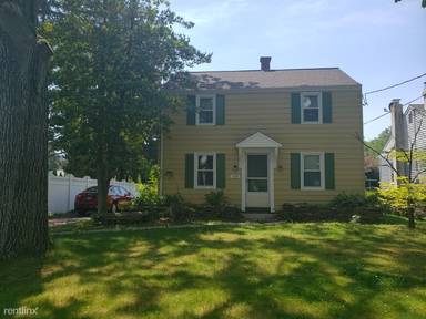 Main picture of 120 Maple St