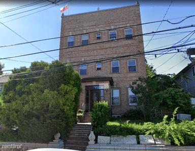 Main picture of 130 Lyman Ave