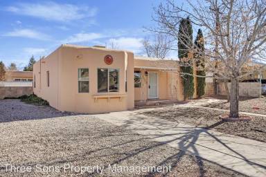 Main picture of 208 Chula Vista Pl NE