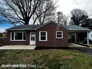 Main picture of 3627 S Main St