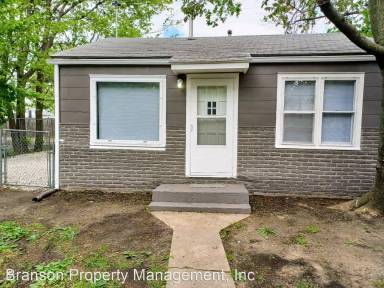 Main picture of 1328 1/2 S Saint Francis St