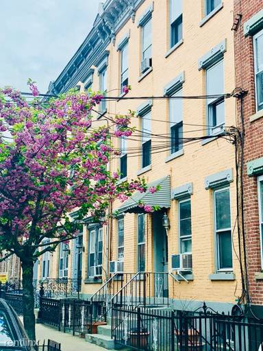 Main picture of 347 7th St