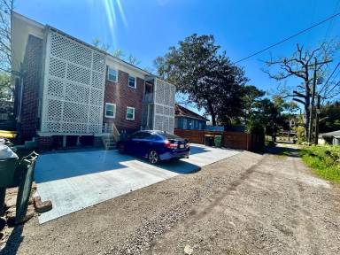Main picture of 536 E 49th St