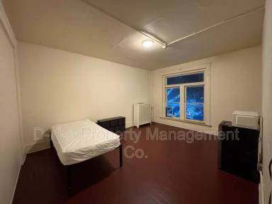 Main picture of 729 Main St