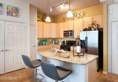 Main picture of 500 W 2nd St