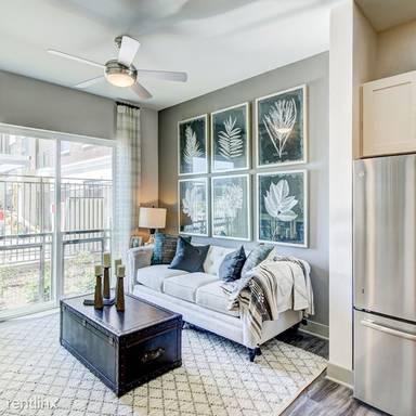 Main picture of 909 Lake Carolyn Pkwy