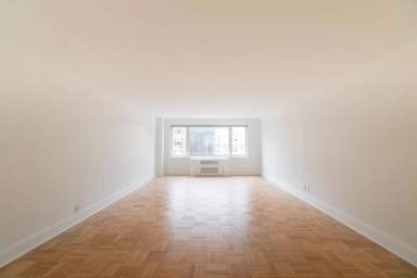 Main picture of 920 Park Ave