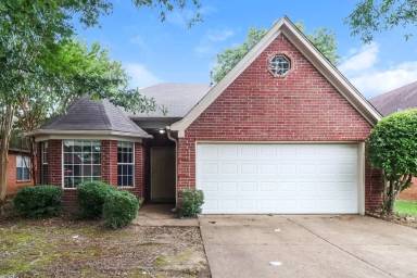Main picture of 5892 Alexandria Ln