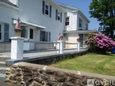 Main picture of 12 Hans Ave