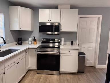 Main picture of 802 E Emma St