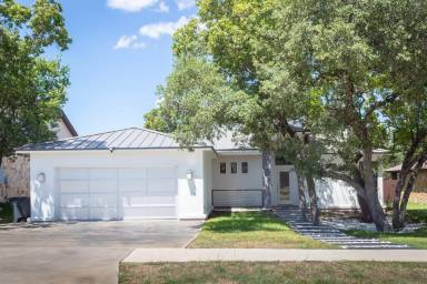 Main picture of 5305 Fiesta Oak Dr