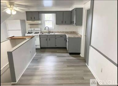 Main picture of 32 Larchmont Rd