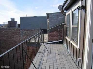 Main picture of 1742 Washington St