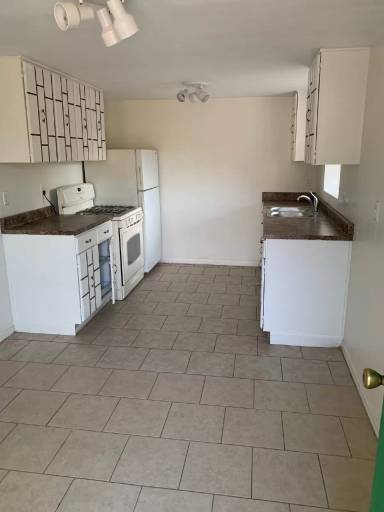 Main picture of 826 E Lee St
