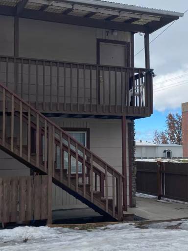 Main picture of 217 Round Butte Rd W