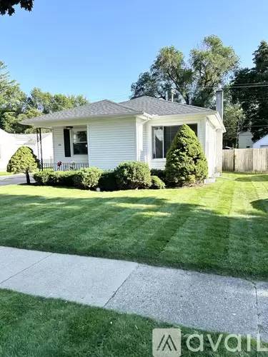 Main picture of 69 Huron Ave