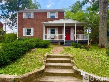 Main picture of 113 N Columbus St