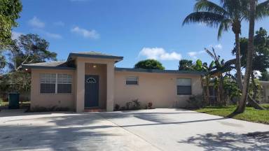 Main picture of 3240 E Palm Dr
