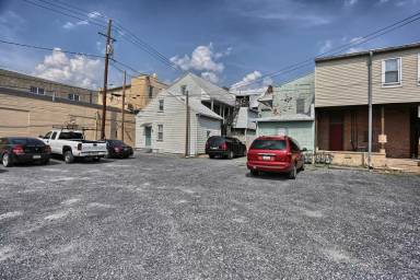 Main picture of 122 N Hanover St