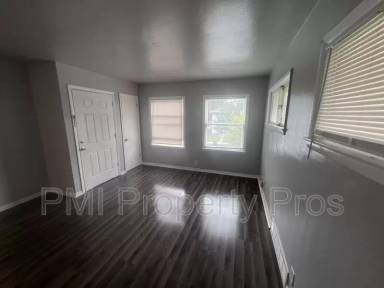 Main picture of 5658 N 61st St