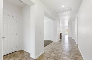 Main picture of 9387 Vital Crest St