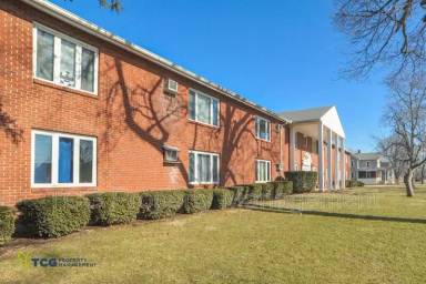 Main picture of 445 Elm Pl