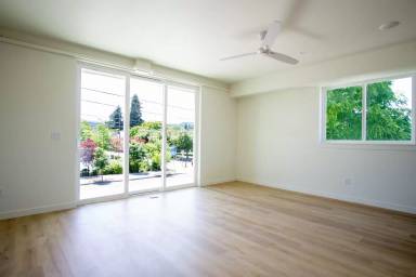 Main picture of 6375 N Lombard St