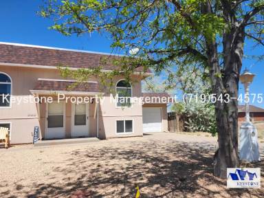 Main picture of 947 S Honeysuckle Dr