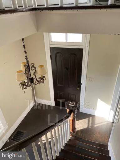 Main picture of 5796 Main St