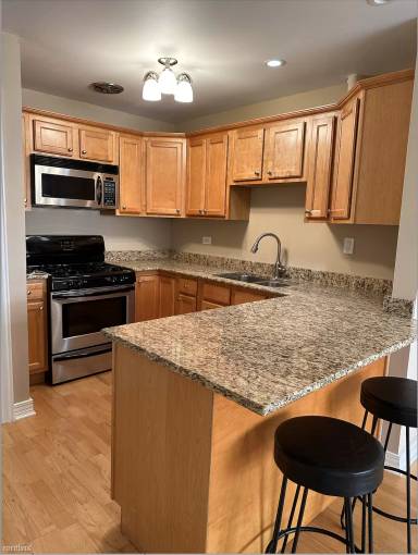 Main picture of 455 W Saint James Pl