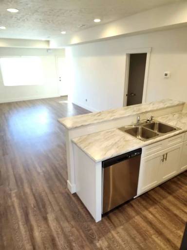 Main picture of 3411 Tri St