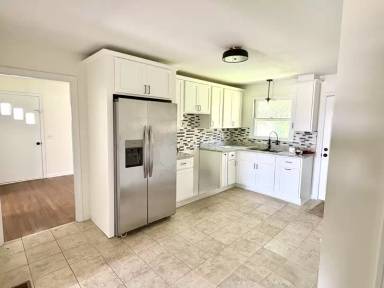 Main picture of 3006 Louisville Rd