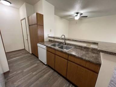 Main picture of 85 Center St