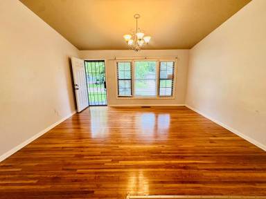 Main picture of 5519 N Garrison Pl