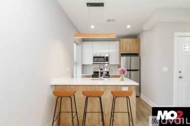 Main picture of 3023 W Cortland St