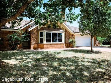 Main picture of 804 Rosewood Dr