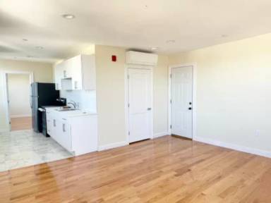Main picture of 325 Newport Ave