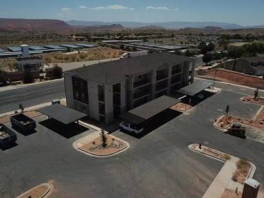 Main picture of 128 N Lone Rock Dr