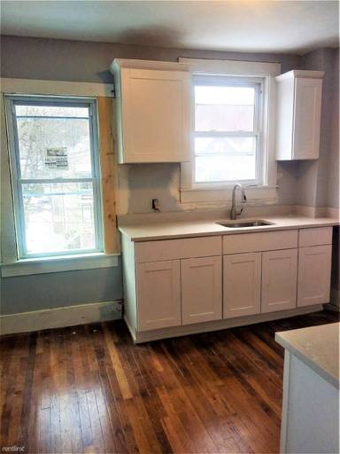 Main picture of 4121 Washington St