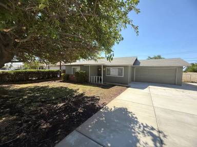 Main picture of 13452 Lantana Ave